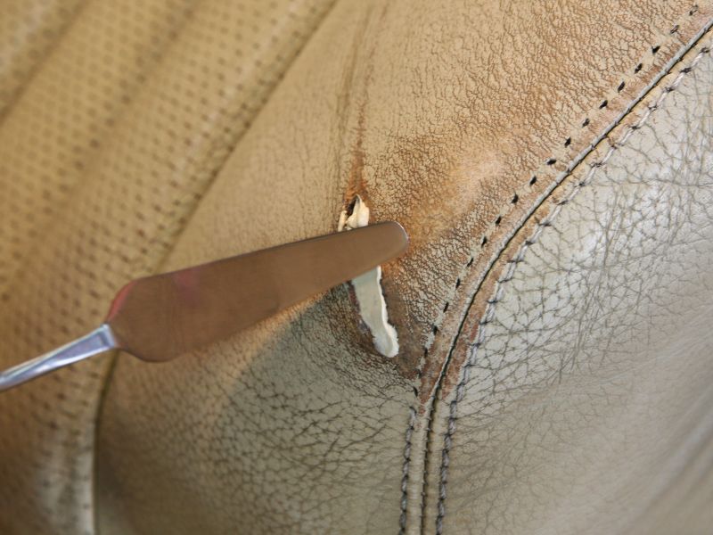 Réparation et recoloration des cuirs défraîchis avec Leather Fresh
